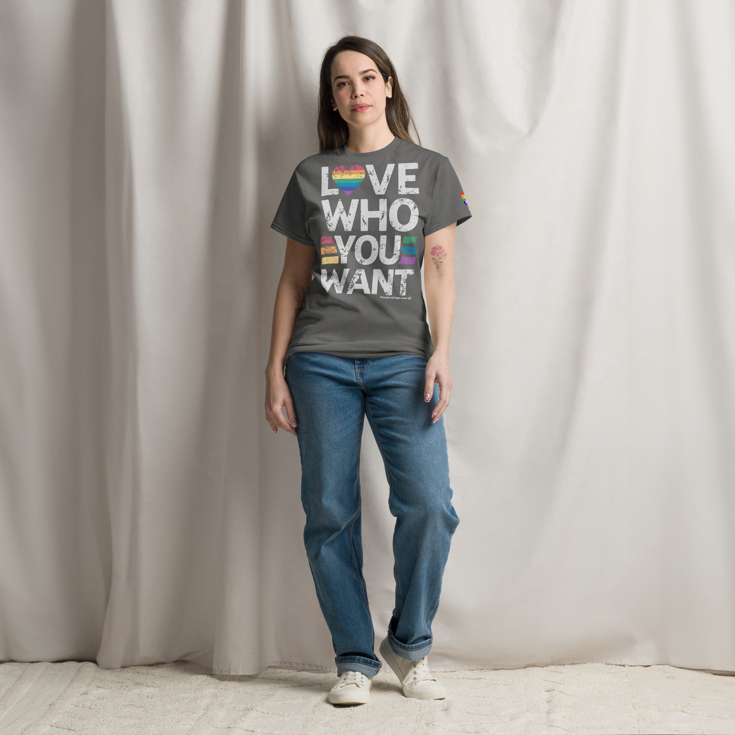 T-Shirt "Love who you want"