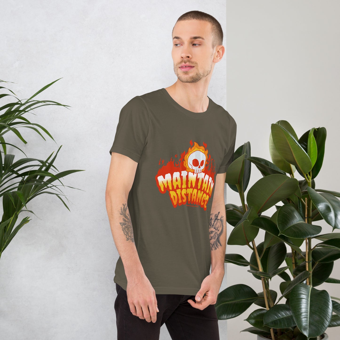 T-Shirt "Maintain Distance"