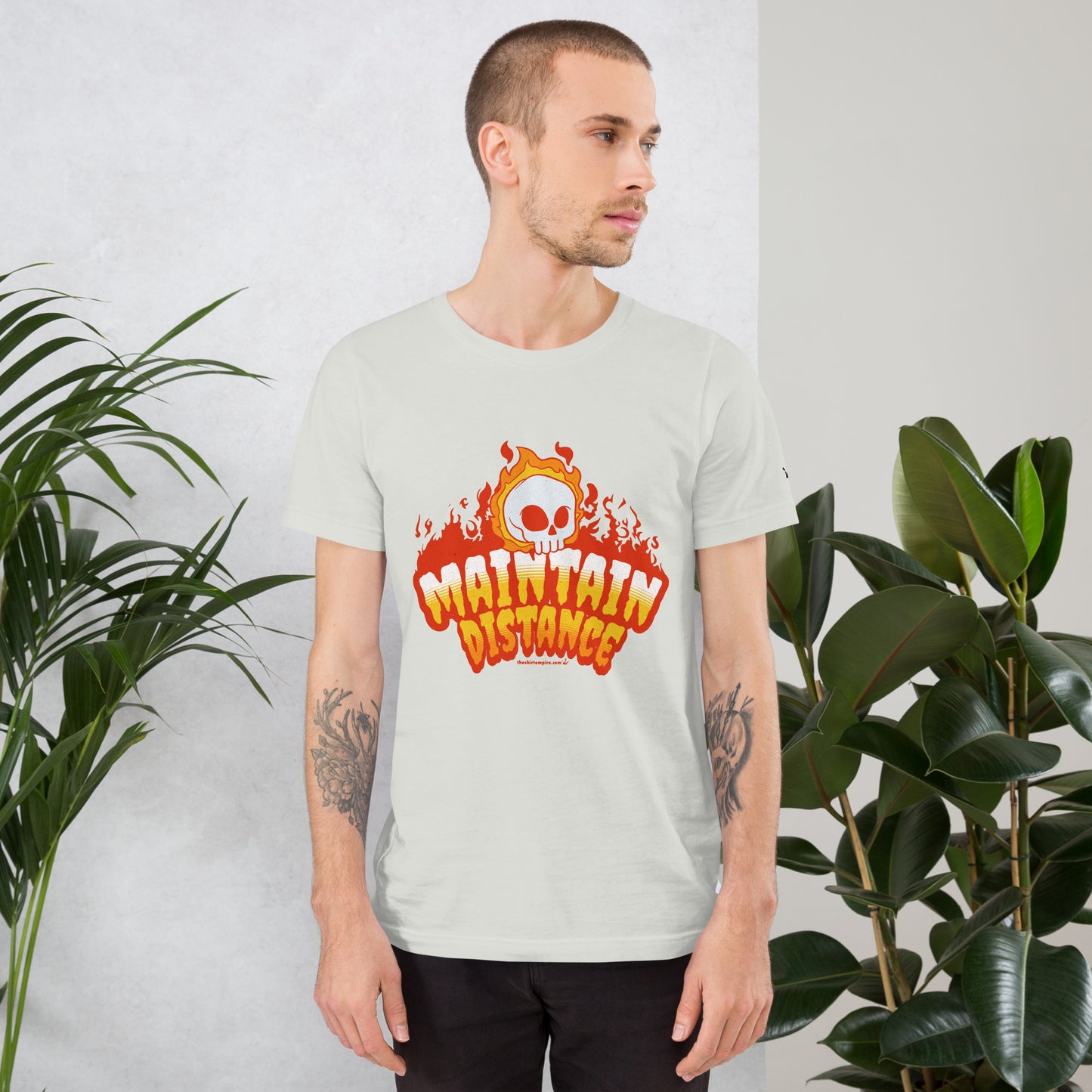 T-Shirt "Maintain Distance"